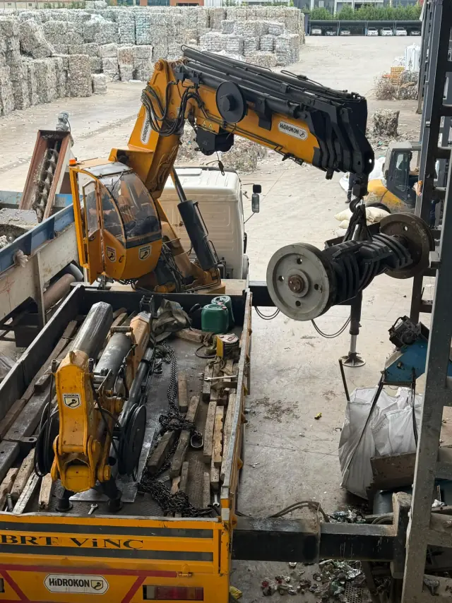Hiab vinç ile yükleme